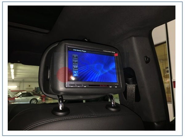 maserati levante monitor poggiatesta alpine